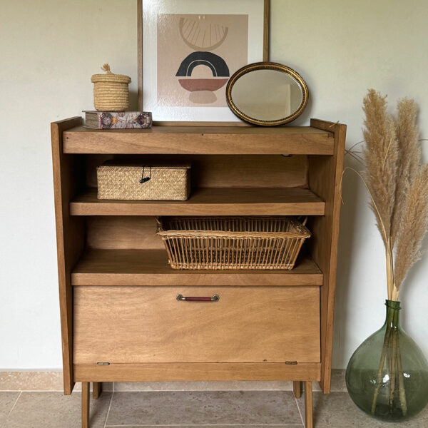 Meuble de rangement artisanal d'inspiration scandinave en placage de bois, restauré par Graine et Sauge.